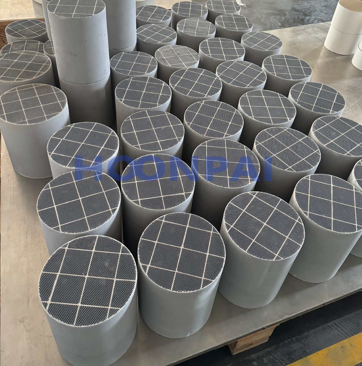 Auto Parts Emission System SiC DPF Ceramic Diesel Particulate Filter for Benz 14902992, 1490299280,A0014902992